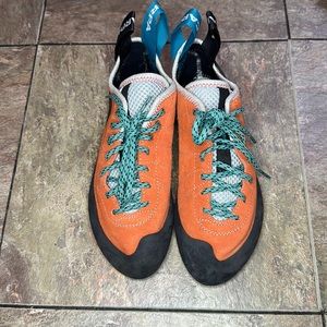 scarpa women’s climbing shoe